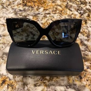 GRECA ROCK ICONS VERSACE SUNGLASSES